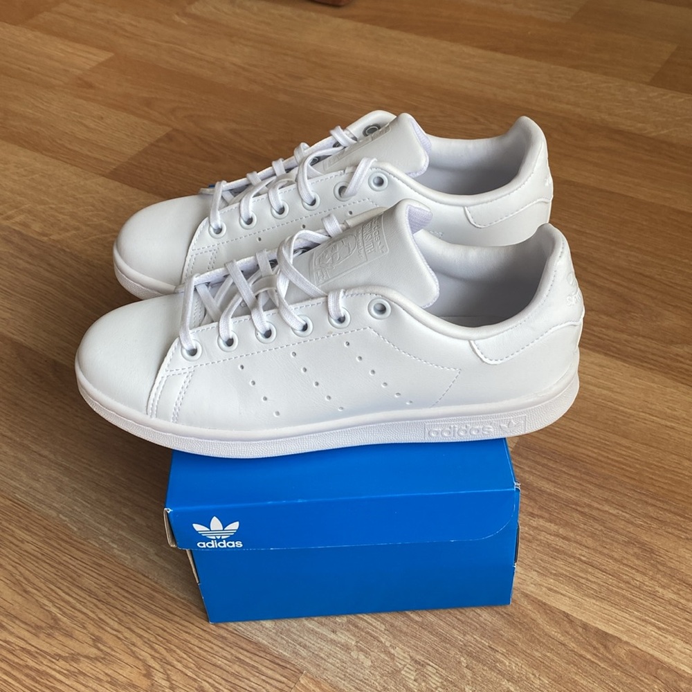 Adidas Stan Smith kids 4.5 - Picture 2 of 9